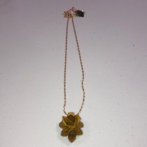 Z156- Costume jewelry- gold colored necklace with a couple of brown roses.
